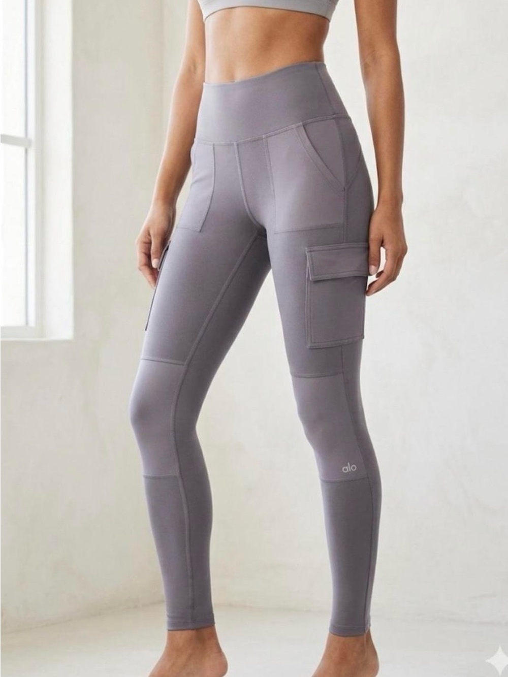 ALO Yoga High-Waist Yoga Moto Cargo Leggings - Light Grey Dust Lavender - Size S
